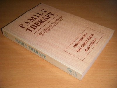 Tweedehands boek: Family Therapy van auteur Arnon Bentovim, Gill Gorell Barnes, Alan Cooklin - Paperback, discoloured spine, crease in spine, in good condition.