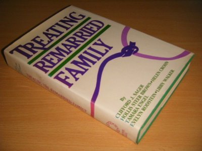 Tweedehands boek: Treating the Remarried Family van auteur Clifford J. Sager, Hollis Steer Brown, Helen Crohn, Tamara Engel, Evelyn Rodstein, Libby Walker - Hardcover with dustjacket, slightly discoloured spine, in good condition.