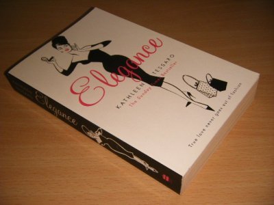 Tweedehands boek: Elegance van auteur Kathleen Tessaro - Paperback, in good condition.