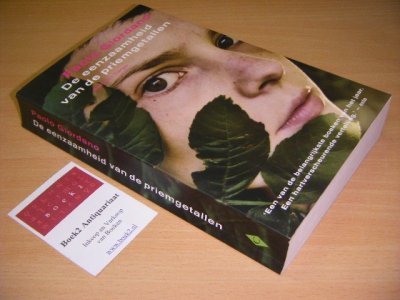 Boek met de titel: De eenzaamheid van de priemgetallen 