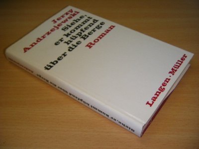 Tweedehands boek: Siehe, er kommt hupfend uber die Berge van auteur Jerzy Andrzejewski - Gebonden met stofomslag, in goede staat.