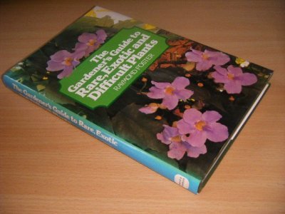 Tweedehands boek: The Gardener's Guide to Rare, Exotic and Difficult Plants van auteur Raymond Forster - Hardcover with dustjacket, discoloured spine, in good condition. With pictures.