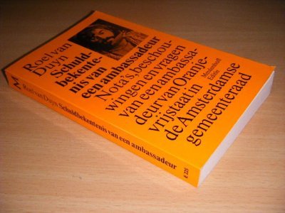 Tweedehands boek: Schuldbekentenis van een ambassadeur van auteur Roel van Duyn - Paperback, met leesvouw, gebruikssporen, in goede staat.