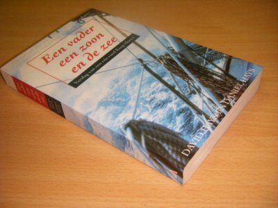 Tweedehands boek: Een vader, een zoon en de zee van auteur David Hays en Daniel Hays - Paperback met flappen, in goede staat.