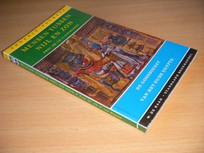 Boek met de titel: Mensen tussen Nijl en zon