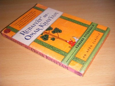 Tweedehands boek: Rubaiyat of Omar Khayyam van auteur Edward Fitzgerald (trans.) - Pocket, traces of use, in reasonable condition. With illustrations.