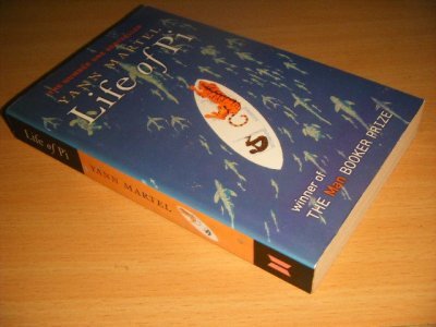 Tweedehands boek: Life of Pi van auteur Yann Martel - Paperback, crease in spine, in good condition.