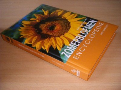 Tweedehands boek: Geillustreerde zomerbloemen encyclopedie van auteur Nico Vermeulen - Gebonden, in goede staat. Geillustreerd.