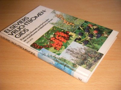 Tweedehands boek: Elseviers vruchtbomengids van auteur Joh. Bos - Gebonden, verkleurde rug, in goede staat. Geillustreerd.