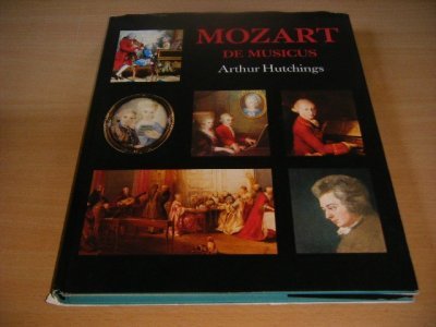 Tweedehands boek: Mozart de musicus van auteur Arthur Hutchings - Gebonden met stofomslag, scheurtje in omslag, in goede staat. Geillustreerd.