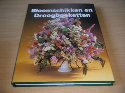 Tweedehands boek: Bloemschikken en droogboeketten van auteur Frans H. Wegman (samenstelling) - Gebonden met stofomslag, in goede staat. Geillustreerd.