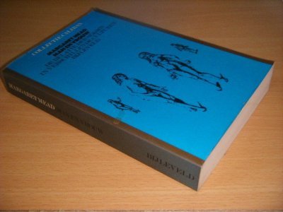 Tweedehands boek: Man en vrouw van auteur Margaret Mead - Paperback, licht verkleurde rug, naam op titelblad, in goede staat.
