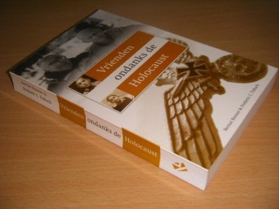 Tweedehands boek: Vrienden ondanks de Holocaust van auteur Bernat Rosner en Frederic C. Tubach - Paperback, met leesvouwen, in goede staat.
