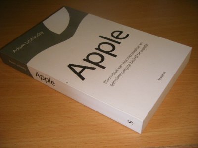 Tweedehands boek: Apple van auteur Adam Lashinsky - Paperback, in goede staat.