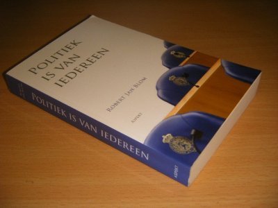 Tweedehands boek: Politiek is van iedereen van auteur Robert Jan Blom - Paperback, met leesvouw, in goede staat.