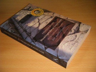 Boek met de titel: Wandelingen door de antieke wereld