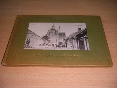 Tweedehands boek: Deurne in oude ansichten van auteur Frans Martens Thzn. - Gebonden, verkleurd, gebruikssporen, in oblongformaat, in goede staat. Geillustreerd.