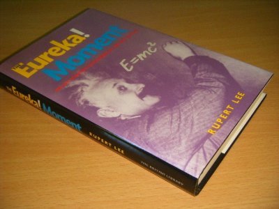 Tweedehands boek: The Eureka Moment van auteur Rupert Lee - Hardcover with dustjacket, as new. With pictures.