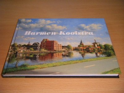 Tweedehands boek: Tussen licht en donker van auteur Harmen Kooistra en Wim Lendering (samenstelling) - Gebonden, in zeer goede staat. Geillustreerd.