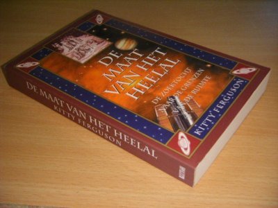 Tweedehands boek: De maat van het heelal van auteur Kitty Ferguson - Paperback, met leesvouwen, vlekjes op bladsnede, in redelijk goede staat.