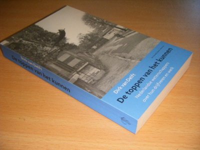 Tweedehands boek: De toppen van het kunnen van auteur Dirk van Delft - Paperback, met leesvouwen, in goede staat.