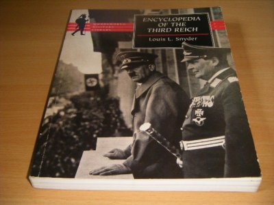 Tweedehands boek: Encyclopedia of the Third Reich van auteur Louis L. Snyder - Paperback, traces of use, in good condition. With pictures. 