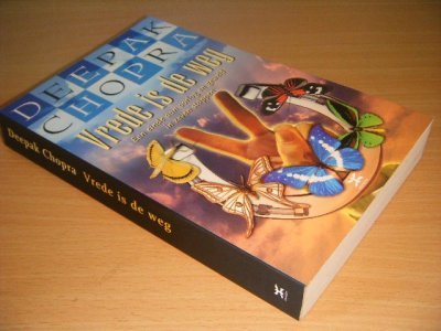 Tweedehands boek: Vrede is de weg van auteur Deepak Chopra - Paperback, met leesvouw, in goede staat.