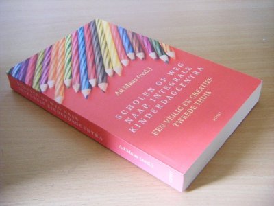 Boek met de titel: Scholen op weg naar integrale kinderdagcentra