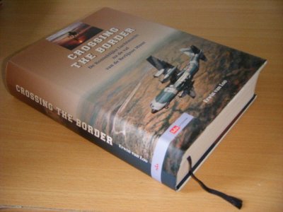 Boek met de titel: Crossing the Border