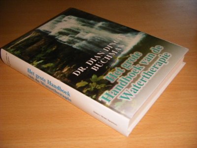 Tweedehands boek: Het grote Handboek van de Watertherapie van auteur dr. Dian Dincin Buchman - Gebonden, in goede staat. Geillustreerd.
