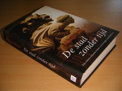 Boek met de titel: De stad zonder tijd