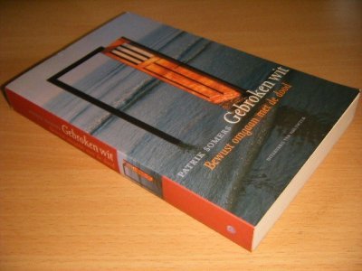 Boek met de titel: Gebroken wit