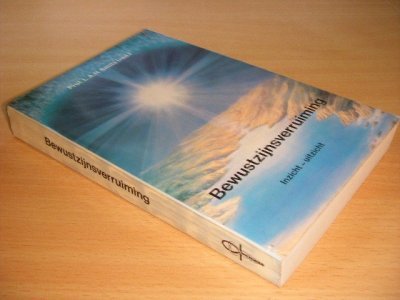 Tweedehands boek: Bewustzijnsverruiming van auteur prof. L.A.H. Smits (red.) - Paperback, met leesvouwen, in goede staat.