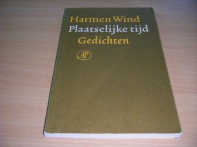 Tweedehands boek: Plaatselijke tijd  van auteur Harmen Wind - Paperback met flappen, gebruikssporen, in goede staat.