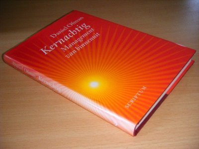 Tweedehands boek: Kernachtig  van auteur Daniel Ofman - Gebonden met stofomslag, licht verkleurde rug, in goede staat. Let op: Zonder CD.