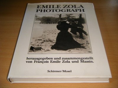 Tweedehands boek: Emile Zola Photograph van auteur Francois Emile Zola en Massin - Gebonden met stofomslag, lichte gebruikssporen, in goede staat. Met foto's.