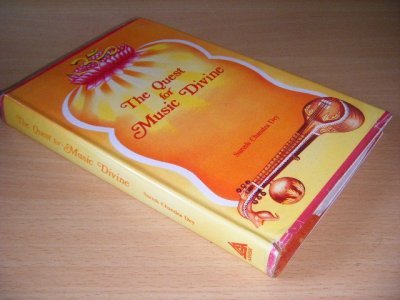 Tweedehands boek: The Quest for Music Divine van auteur Suresh Chandra Dey - Hardcover with dustjacket, stains on book block, in good condition.