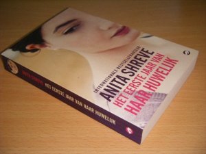Boek met de titel: Het eerste jaar van haar huwelijk