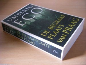 Boek met de titel: De begraafplaats van Praag