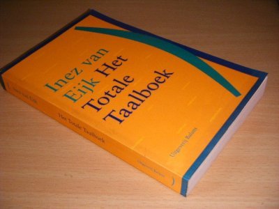 Tweedehands boek: Het Totale Taalboek van auteur Inez van Eijk - Paperback, met leesvouw, in goede staat,