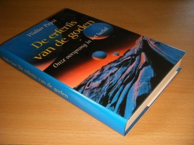 Tweedehands boek: De erfenis van de goden van auteur Walter Papst - Gebonden met stofomslag, in goede staat. Geillustreerd.
