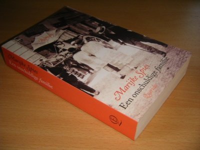 Boek met de titel: Een onschuldige familie