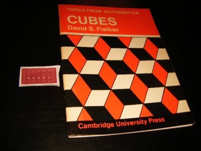 Boek met de titel: CUBES [Topics from Mathematics]