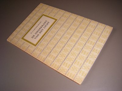 Boek met de titel: De onderkant van het licht