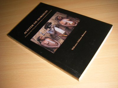 Tweedehands boek: Achter de horizon.  van auteur Veldman-Marsman, Willemien  - Zeer nette paperback, Titelpagina met balpen beschreven. 