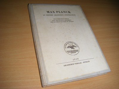 Tweedehands boek: Max Planck in seinen Akademie-Ansprachen.  van auteur Planck, Max - Apart ingebonden boek ter herinnering aan de dat jaar gestorven natuurkundige. Duitstalig! Net exemplaar. 