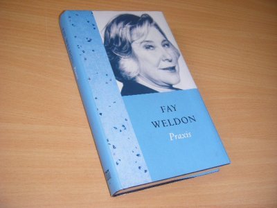 Tweedehands boek: Praxis van auteur Fay Weldon; Margaretha Ferguson (vertaling) - Mooi exemplaar, hardcover met stofomslag, in goede staat, naampje voorin. Nederlandse vertaling van het gelijknamige boek Praxis, als Deel 6 in de serie Vrouwenstemmen.