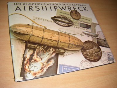 Tweedehands boek: Airshipwreck van auteur Deighton, Len and Arnold Schwartzman - Oblong 26 x 22 cm, gebonden met omslag. Naam voorin, in goede staat.