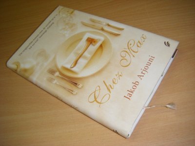 Tweedehands boek: Chez Max van auteur Arjouni, Jakob  - Gebonden met stofomslag, in zeer goede staat. 
