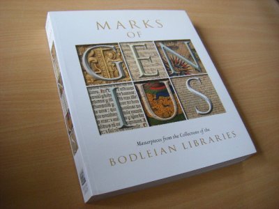 Boek met de titel: Marks of Genius. 